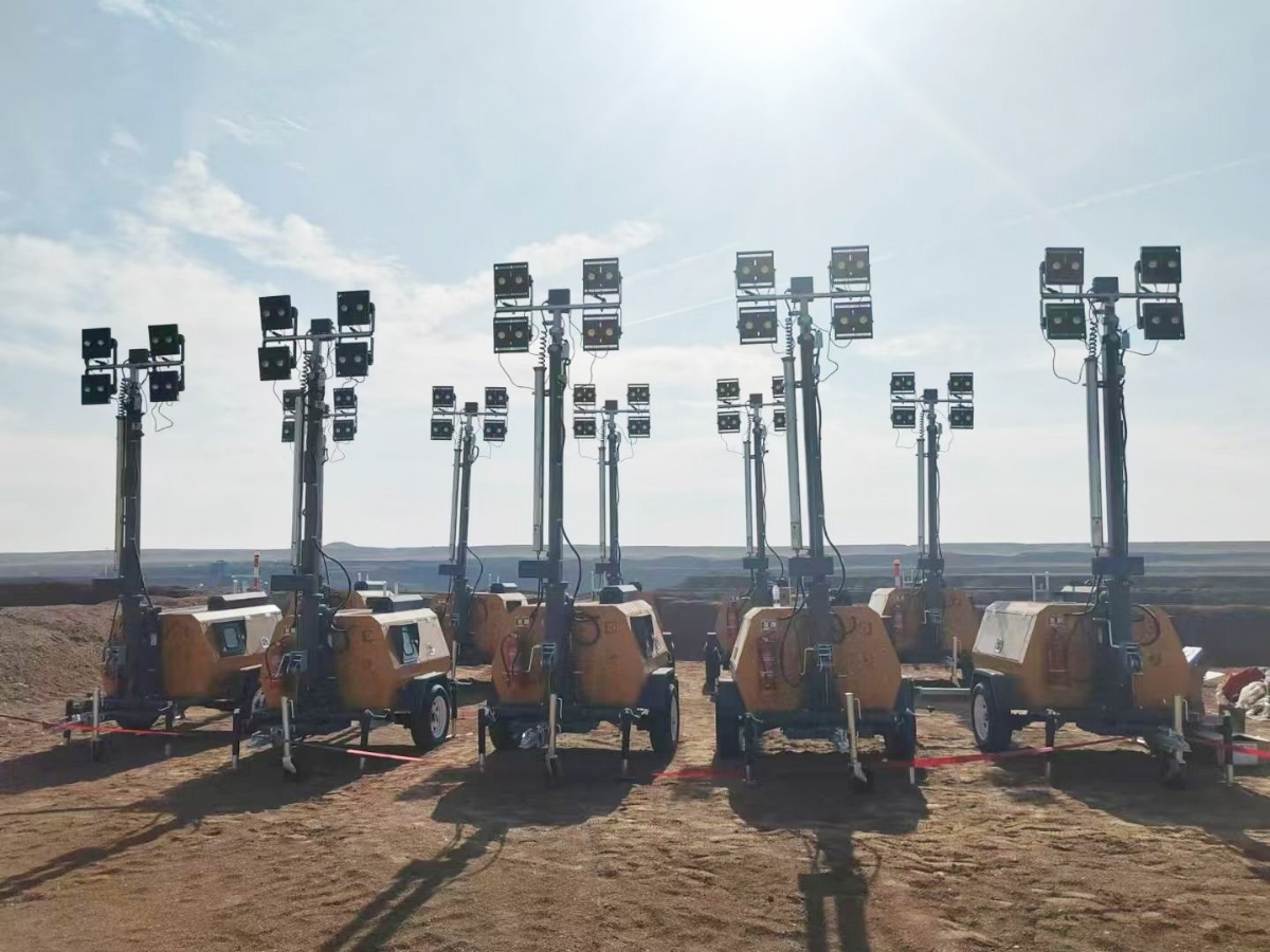 持續(xù)交貨中！山東思拓瑞克20臺(tái)9米移動(dòng)照明燈車(chē)陸續(xù)發(fā)貨發(fā)往蒙古國(guó)